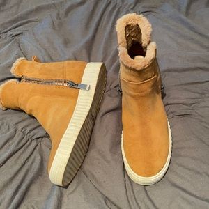 Steve Madden women booties size 7.5 fur on inside